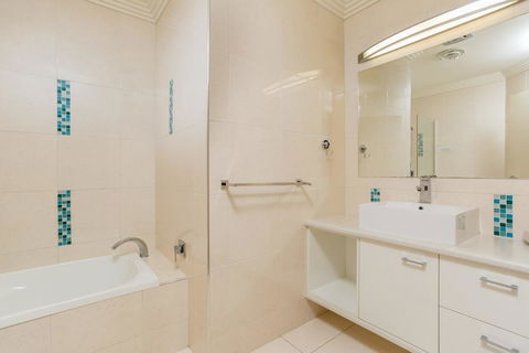 Rainbow Towers 2 - Rainbow Beach, High On The Hill, Panoramic Views, Wi-Fi - Accommodation Georgetown 2
