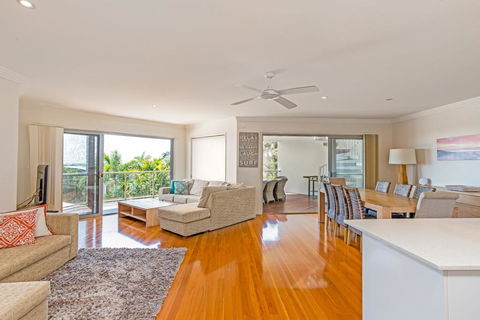 Rainbow Towers 2 - Rainbow Beach, High On The Hill, Panoramic Views, Wi-Fi - Accommodation Georgetown 3