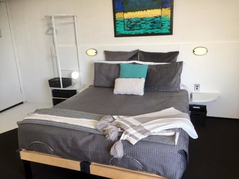 Ramada Resort Studio Split Queen Electric Adjustable Bed - Accommodation Georgetown 1