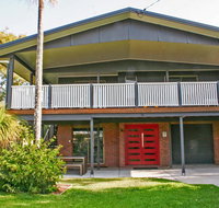 Red Door Beach House - Marcoola Beach - PET FRIENDLY FOXTEL WIFI 500 BOND Linen Supplied - Accommodation Georgetown