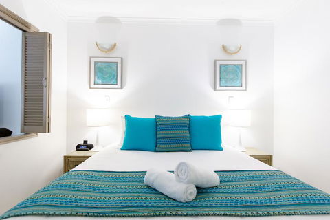 REGAL 32 APARTMENT - SPA BATH - Macrossan St - Accommodation Georgetown 1