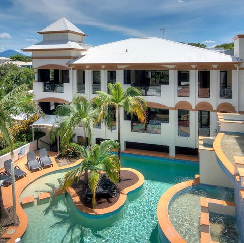 REGAL 32 APARTMENT - SPA BATH - Macrossan St - Accommodation Georgetown 0