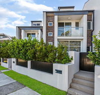 Relax in a Spacious  Modern Townhouse in Asquith - Accommodation Georgetown
