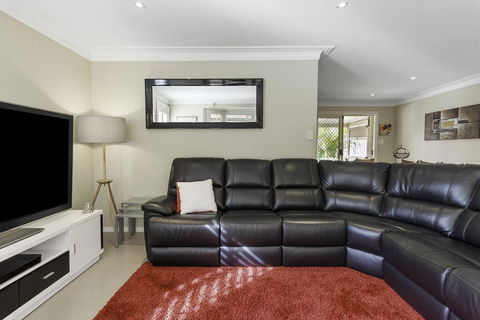 RELAXED COASTAL GETAWAY // MOMENTS TO WATERFRONT - Accommodation Georgetown 3