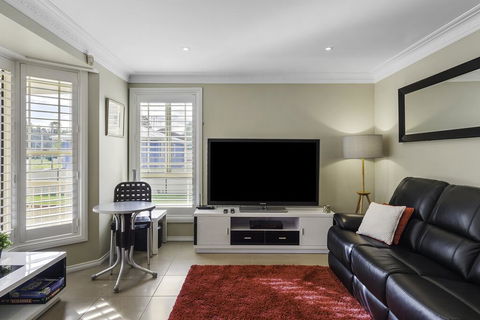 RELAXED COASTAL GETAWAY // MOMENTS TO WATERFRONT - Accommodation Georgetown 2