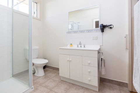 RENOVATED BEACH BEAUTY - ROSEBUD - Accommodation Georgetown 0
