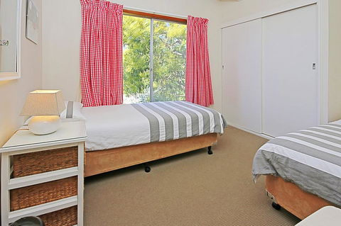 REST ASHORE At MOLLYMOOK - Accommodation Georgetown 3