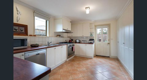 Roalies Farm House - Accommodation Georgetown 3