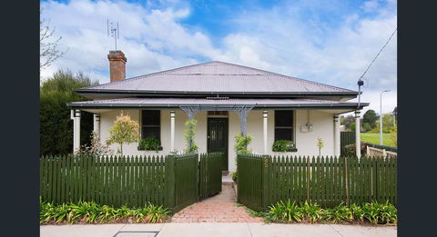 Roalies Farm House - Accommodation Georgetown 0