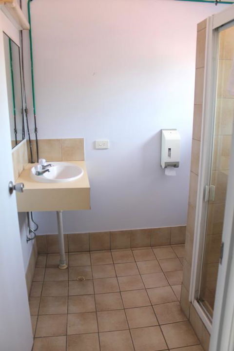 Rocky Glen Hotel Motel Gladstone - Accommodation Georgetown 3