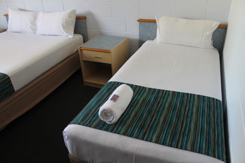 Rocky Glen Hotel Motel Gladstone - Accommodation Georgetown 2