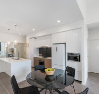 Round About Bulimba - Executive 3BR Bulimba apartment near Oxford St shops and restaurants - Accommodation Georgetown