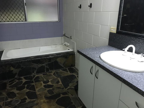 Royal Palm Cottage, Entire Two Bedroom 2 Bathroom House With Pool - Accommodation Georgetown 3