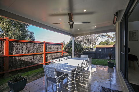Sails On Chapel Cowes + WiFi - Accommodation Georgetown 0