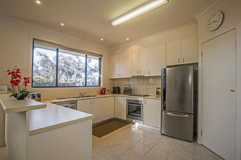 Sails On Chapel Cowes + WiFi - Accommodation Georgetown 3