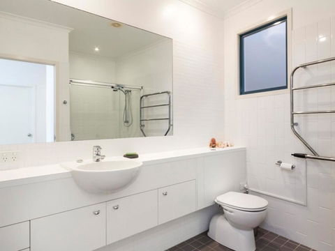 Saltwater Unit 4 - Accommodation Georgetown 1