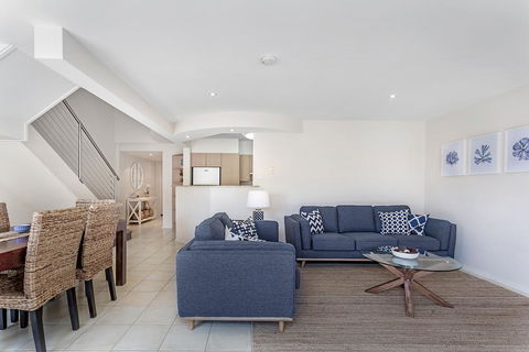 Sandcastles Unit 7 - Fingal Bay - Accommodation Georgetown 3