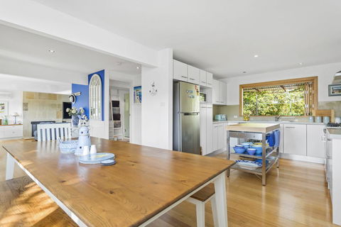 SANTORINI BEACH HOUSE - SAFETY BEACH - Accommodation Georgetown 0
