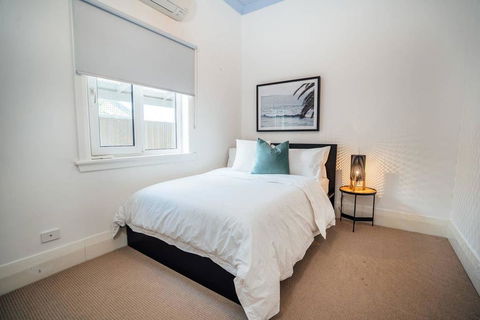 Santorini On Seaview-Beachside Living - Sauna - Wifi - Accommodation Georgetown 3