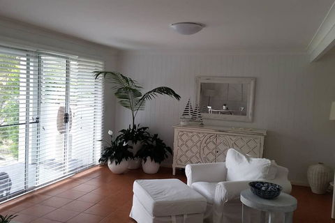 Sapphire Beach Pet Friendly Beach 5 Minute Walk - Accommodation Georgetown 1