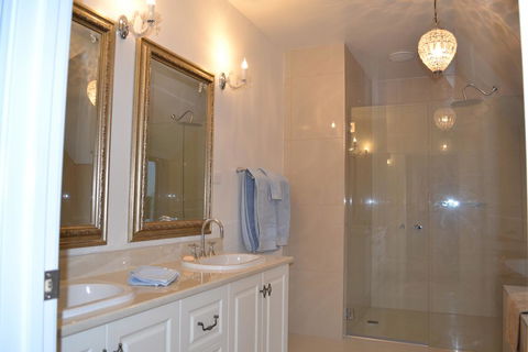Sapphire Shores Luxury Retreat - Accommodation Georgetown 3