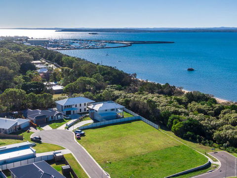 Sea Breeze Esplanade, Beachfront, Close Marina Hervey Bay - Accommodation Georgetown 0