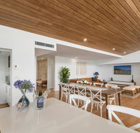 Sea la Vie 2 Luxury Apartment in Coffs Harbour Jetty with pool views and walking distance to the beach - Accommodation Georgetown