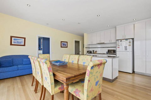 SEA SPECTACULAR - Seconds From The Beach! - Accommodation Georgetown 3