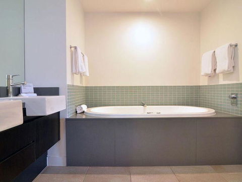 Sea Temple Port Douglas Swim Out Two Bathrooms - Direct Pool Access - Accommodation Georgetown 3