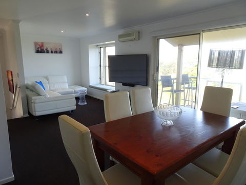 Sea Views At Aqualuna - Accommodation Georgetown 3