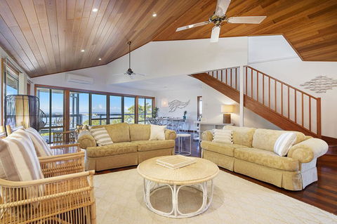 Seascape @ 19 Pindari - Privacy, Space, Views - Accommodation Georgetown 3