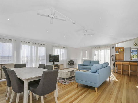 SEAVIEW - Ocean Views From A Modern Townhouse - Accommodation Georgetown 0