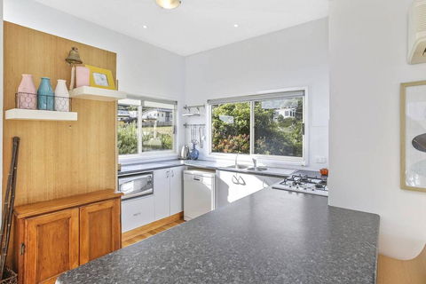 SEAVIEW - Ocean Views From A Modern Townhouse - Accommodation Georgetown 2