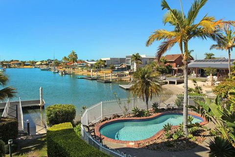 Serenity Waters 6 - Pristine 2 BDRM Apt With Water Views - Accommodation Georgetown 0