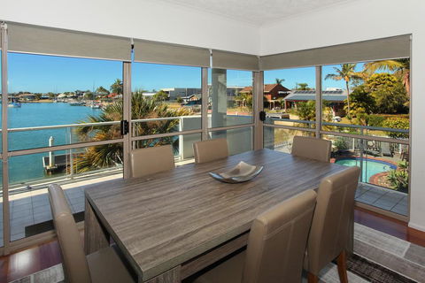 Serenity Waters 6 - Pristine 2 BDRM Apt With Water Views - Accommodation Georgetown 3