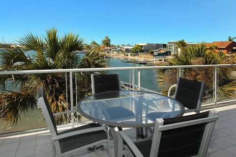 Serenity Waters 6 - Pristine 2 BDRM Apt With Water Views - Accommodation Georgetown 1
