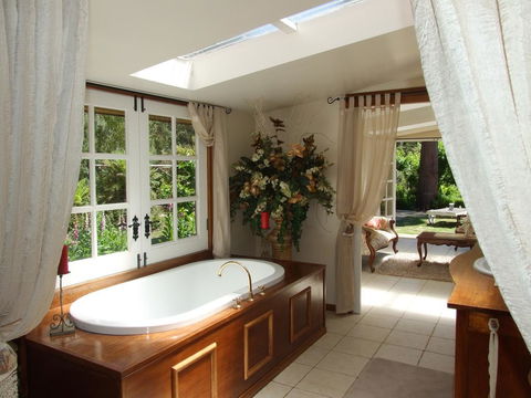 Shakespeare's Wilderness Chalet - Accommodation Georgetown 0