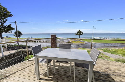 Shemara - Idyllic East Beach Property With Multiple Living Areas - Accommodation Georgetown 0