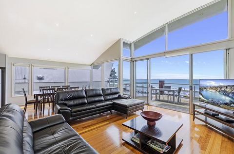 Shemara - Idyllic East Beach Property With Multiple Living Areas - Accommodation Georgetown 1
