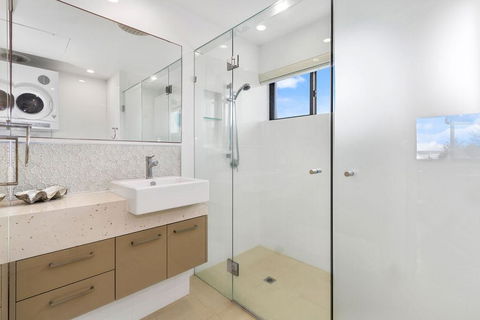 Shoreline Nine Penthouse With Ocean Views - Accommodation Georgetown 2