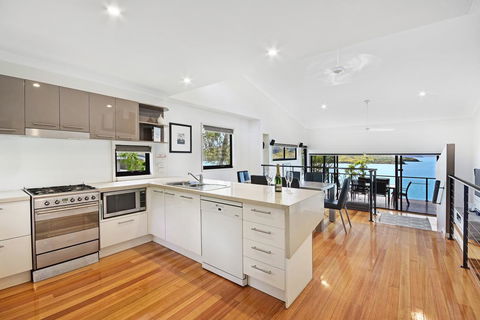 Shorelines Waterfront Hamilton Island - Accommodation Georgetown 2