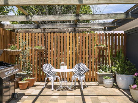 Silky Oak Cottage - Cosy With Country Views - Accommodation Georgetown 1
