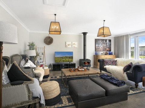 Silky Oak Villa - Spacious & Beautifully Decorated - Accommodation Georgetown 0