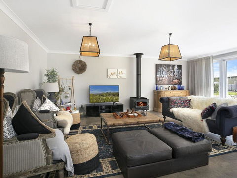 Silky Oak Villa - Spacious & Beautifully Decorated - Accommodation Georgetown 0