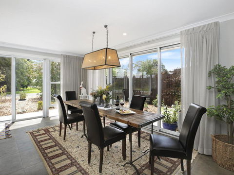 Silky Oak Villa - Spacious & Beautifully Decorated - Accommodation Georgetown 2