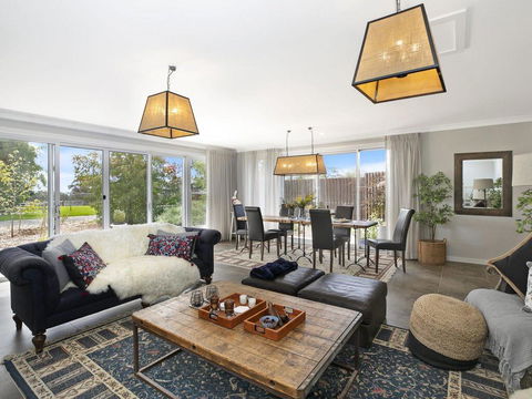 Silky Oak Villa - Spacious & Beautifully Decorated - Accommodation Georgetown 1