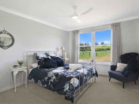 Silky Oak Villa - Spacious & Beautifully Decorated - Accommodation Georgetown 3