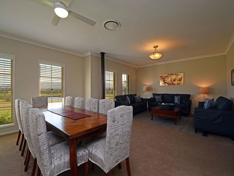 Silver Springs Estate 4br House + 6br House With Wifi, Pool. Fireplace, Views, Olives And Space - Accommodation Georgetown 3