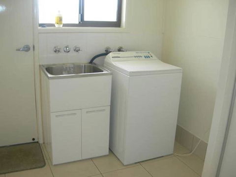 Sinclair - Rainbow Beach, Modern Beach House Close To Everything, Free Wi-Fi - Accommodation Georgetown 1
