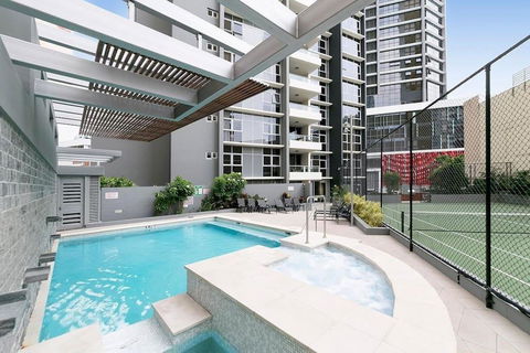 SK2 - 3BR With Pool Gym Steam Room In Story Bridge - Accommodation Georgetown 1
